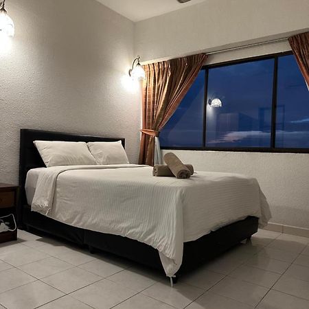 Beach Resort Home Stay Sri Sayang Apartment Batu Ferringhi 2Bedroom Dış mekan fotoğraf