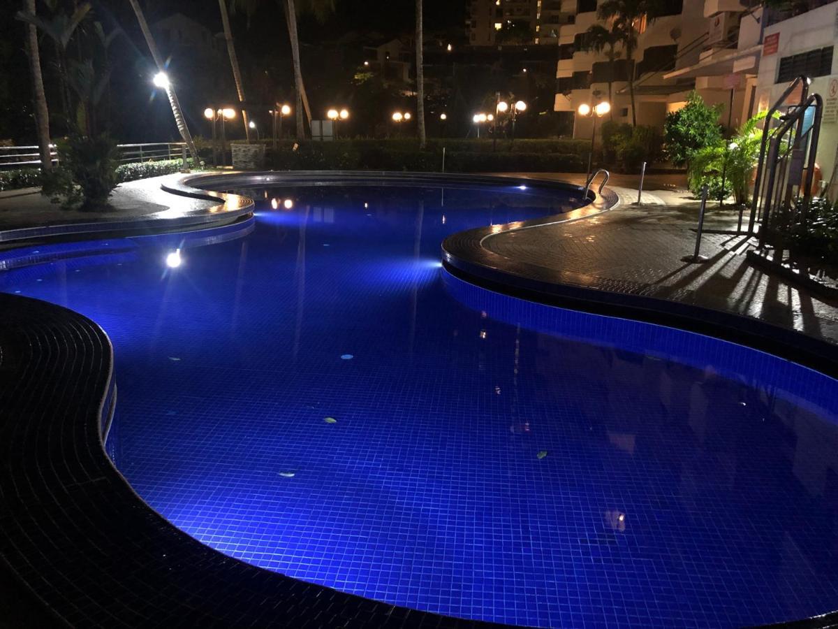 Beach Resort Home Stay Sri Sayang Apartment Batu Ferringhi 2Bedroom Dış mekan fotoğraf